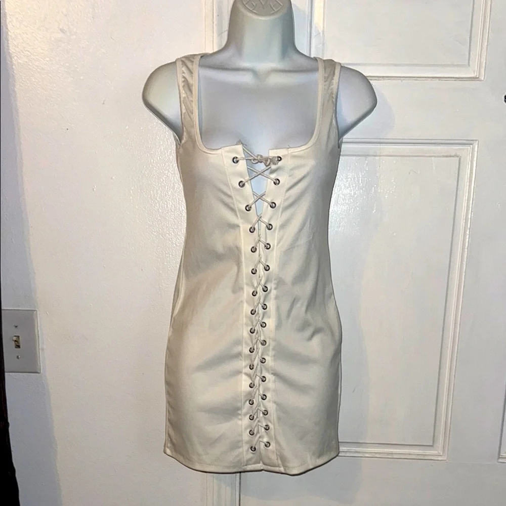 Chic Off-White “Ish” Bodycon Dress – Like New – Only $6! - Picture 1 of 3